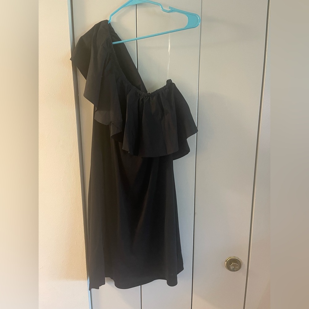 One shoulder ruffle dress